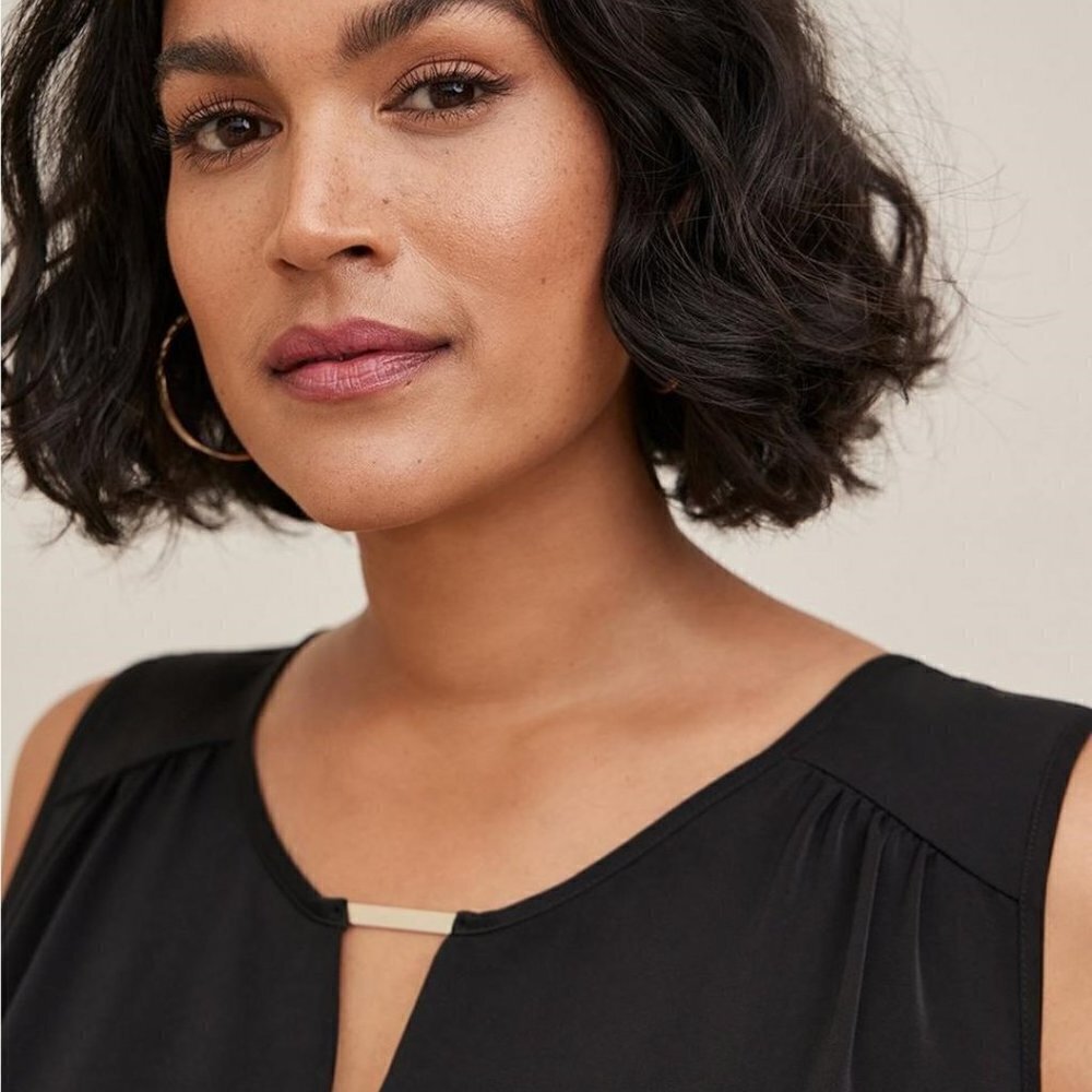Torrid - Studio Crepe de Chine Woven Metal Keyhole Tank in Deep Black​​​​​​​​​​ - Picture 12 of 13